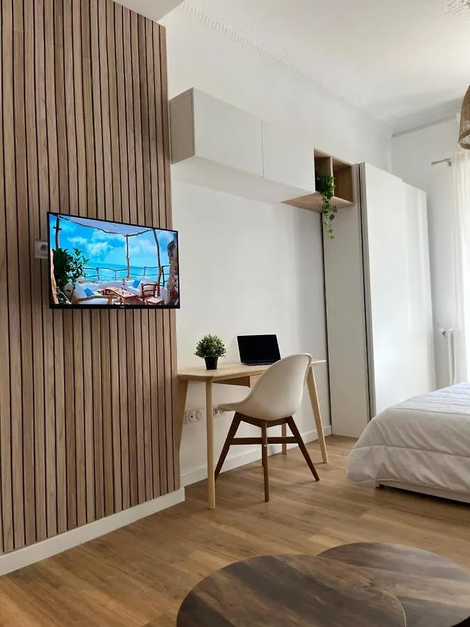 Sunshine Getaway - Stylish Studio In The Heart Of Nice Apartment