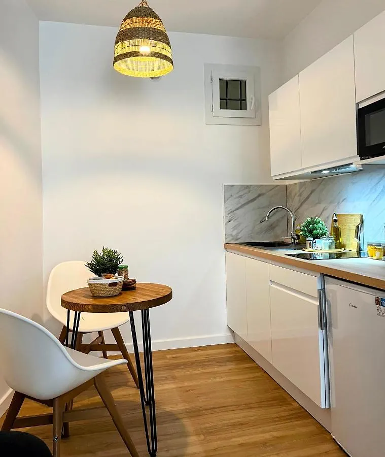 Sunshine Getaway - Stylish Studio In The Heart Of Nice 0*,