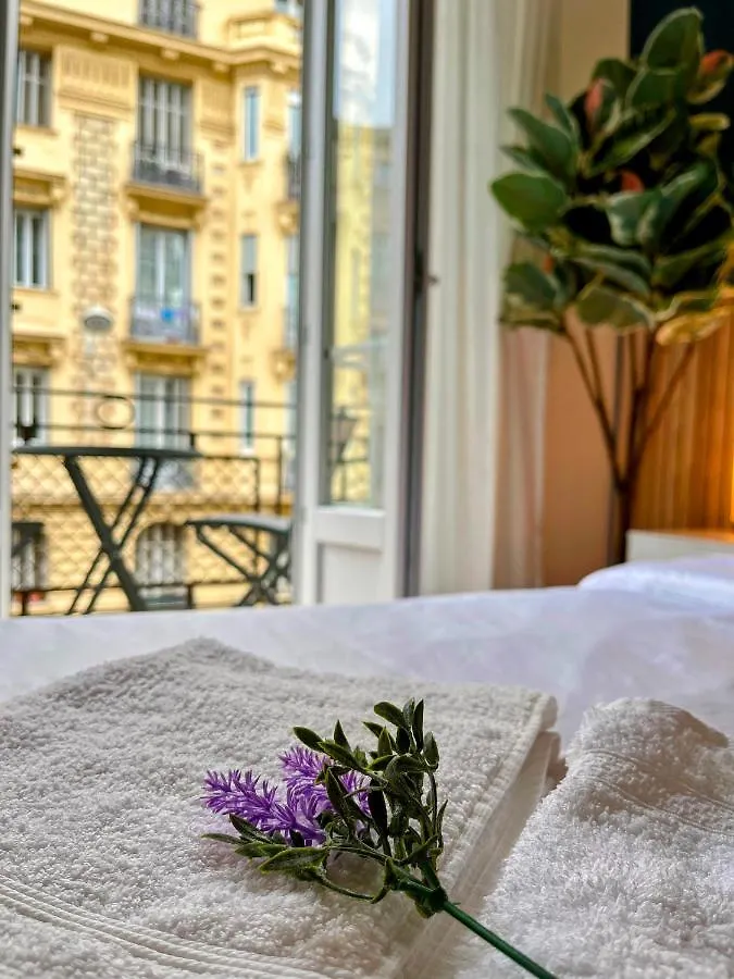 Sunshine Getaway - Stylish Studio In The Heart Of Nice France